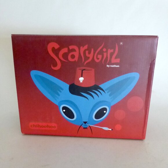 NEW 2004 SCARY GIRL CHIHUAHUA DOG & BIRD DESIGNER VINYL COLLECTIBLE FIGURE SET - Picture 3 of 14